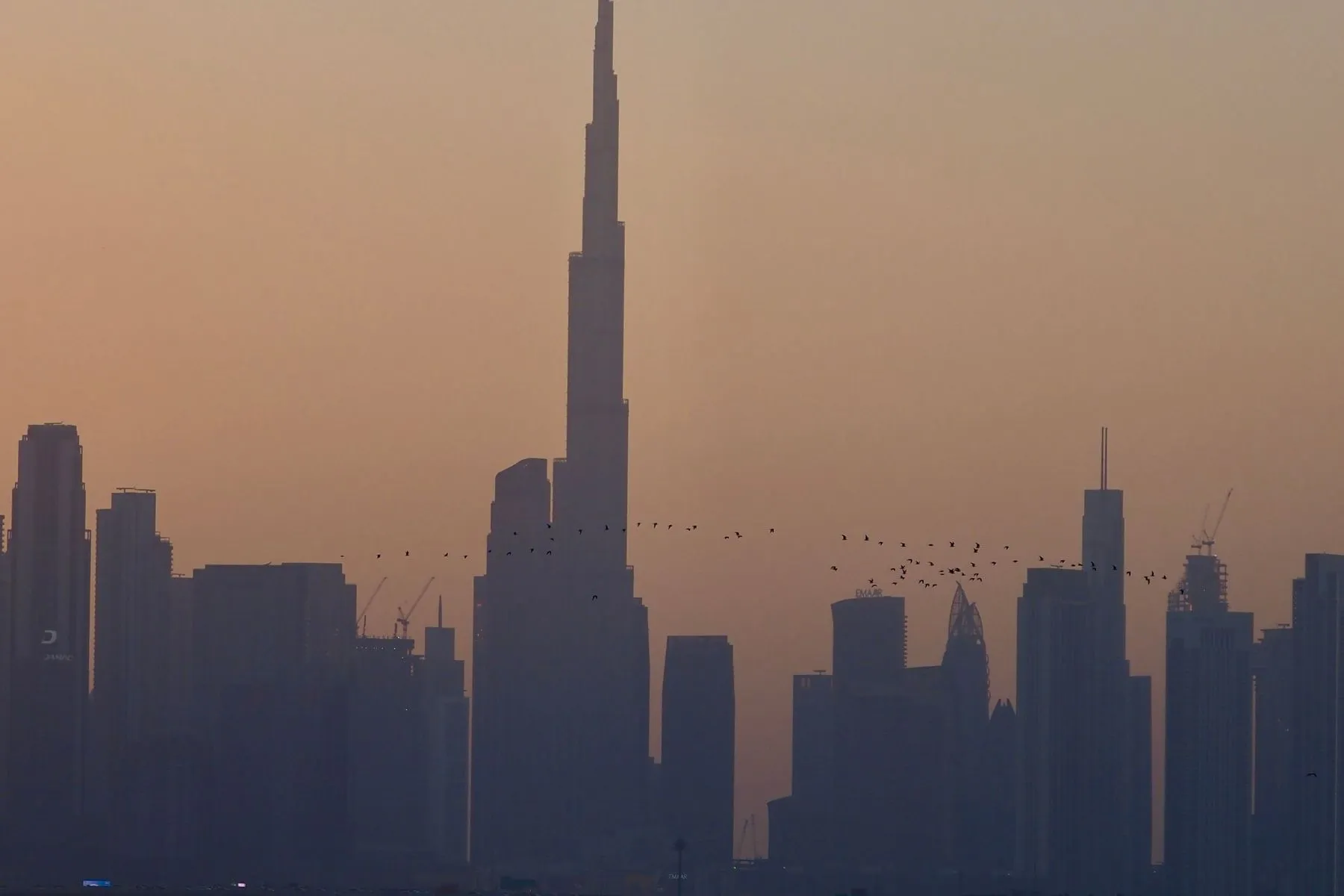 Quyosh botishida Dubay markazi va Burj Khalifa